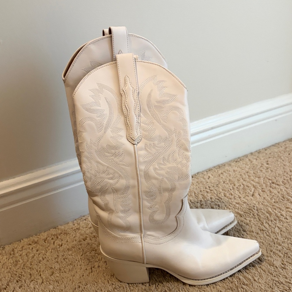 Women's White Western Cowboy Boots - Classic Embroidered Shaft